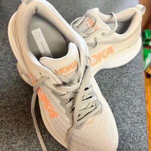 HOKA BONDI 8